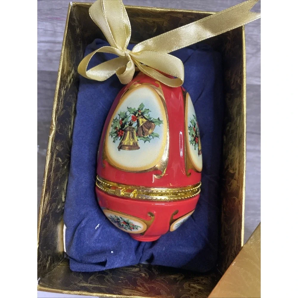 Mr. Christmas‎ Musical Egg Ornament Music Box Porcelain Valerie Parr Hill Red